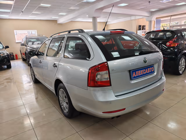 Skoda Octavia - фото 2