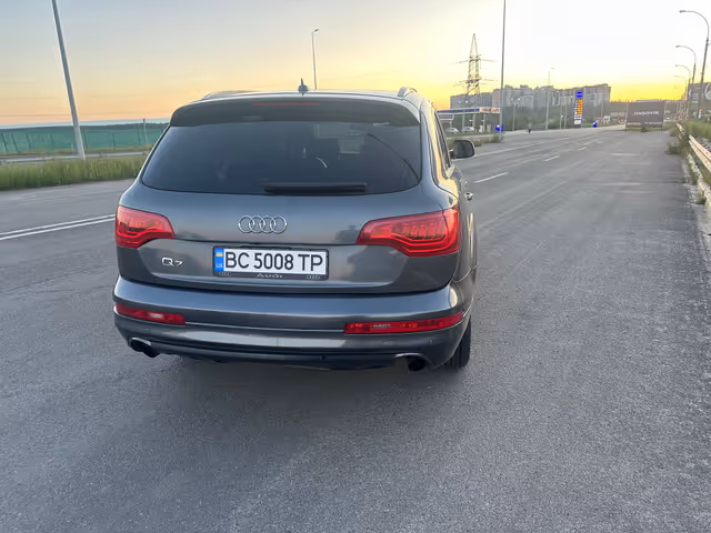 Audi Q7 - фото 3