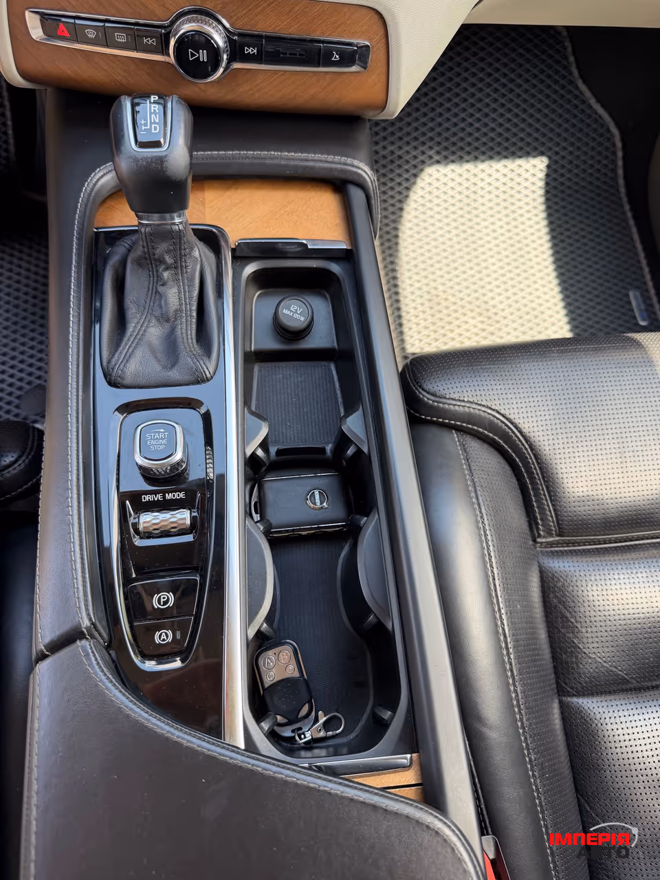Volvo XC90 - фото 14
