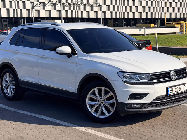 Volkswagen Tiguan - фото 1