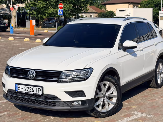 Volkswagen Tiguan - фото 5