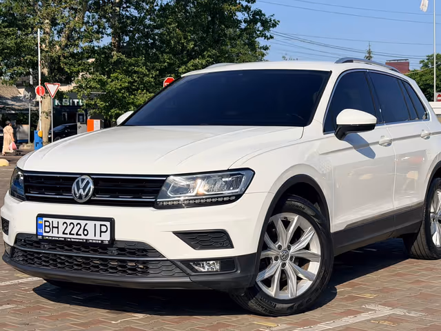 Volkswagen Tiguan - фото 4