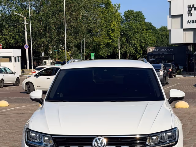 Volkswagen Tiguan - фото 3