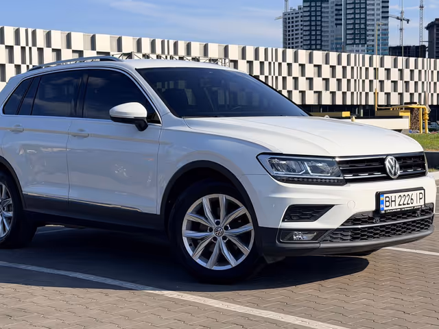 Volkswagen Tiguan - фото 2