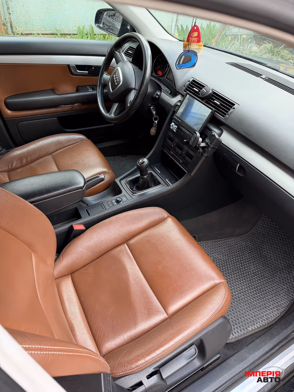 Audi A4 - фото 9