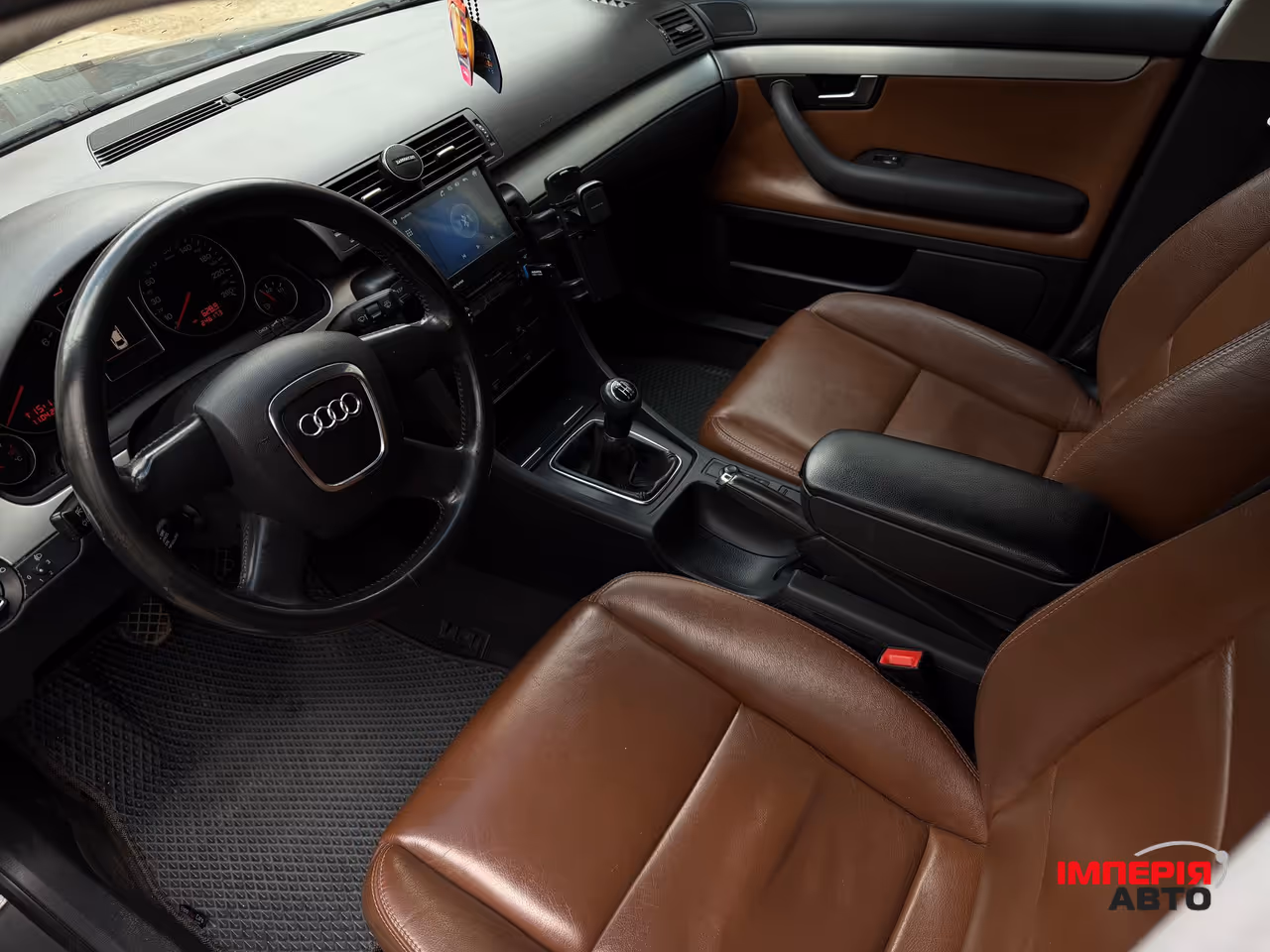 Audi A4 - фото 8