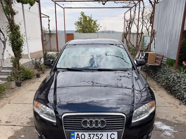 Audi A4 - фото 2