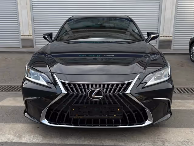 Lexus ES - фото 1