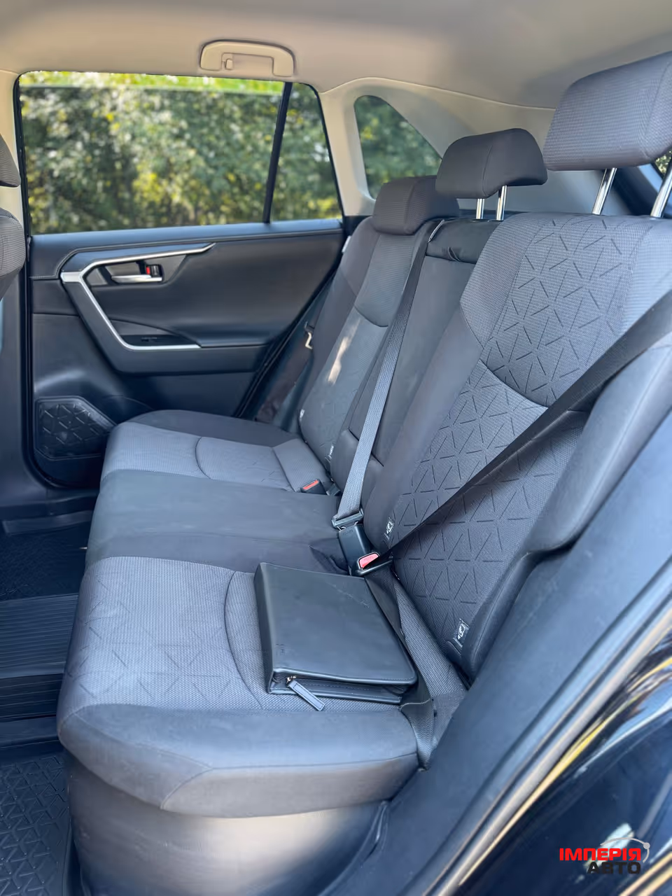 Toyota RAV4 - фото 8