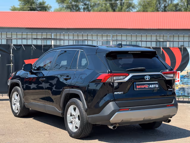 Toyota RAV4 - фото 4