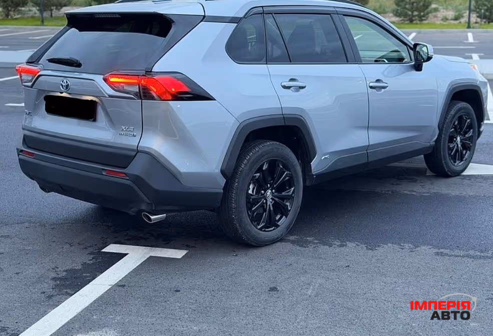 Toyota RAV4 - фото 3