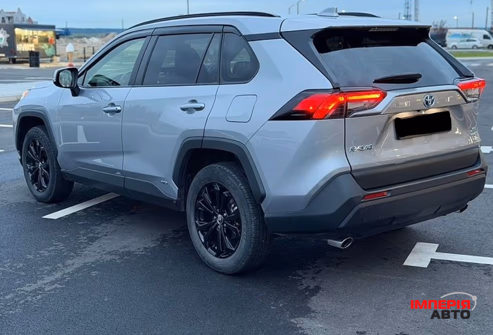 Toyota RAV4 - фото 2