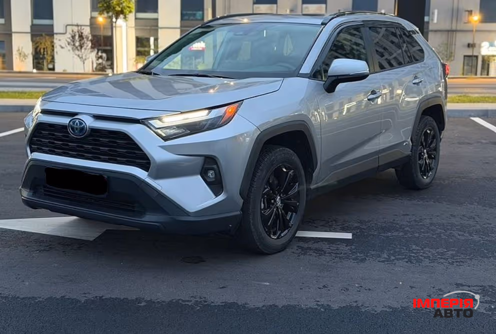 Toyota RAV4 - фото 1