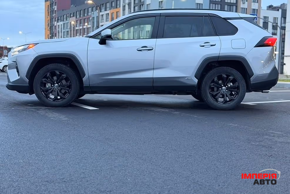 Toyota RAV4 - фото 5