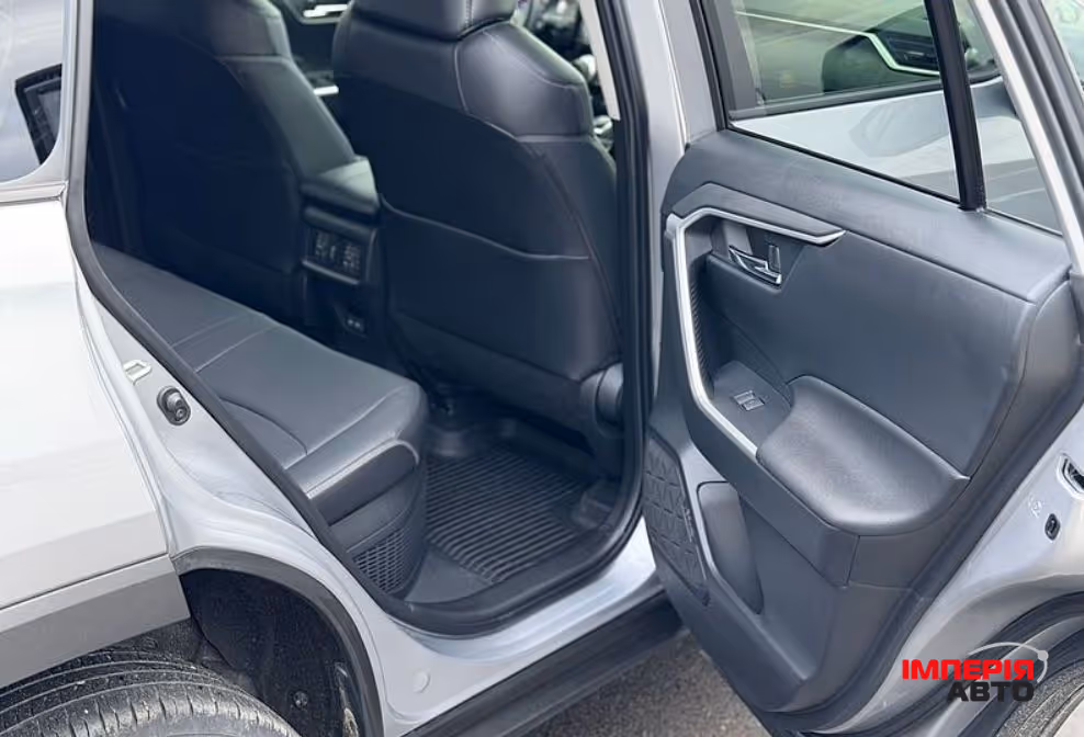 Toyota RAV4 - фото 10