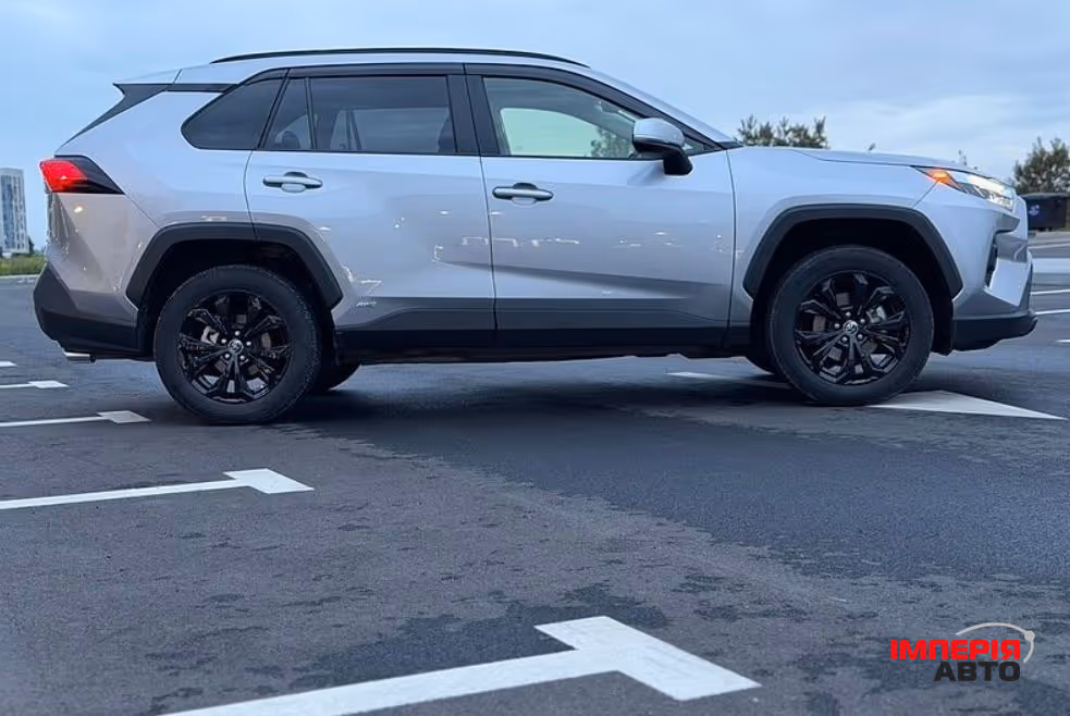 Toyota RAV4 - фото 6