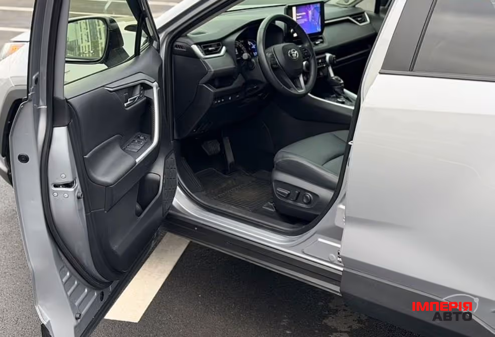 Toyota RAV4 - фото 7