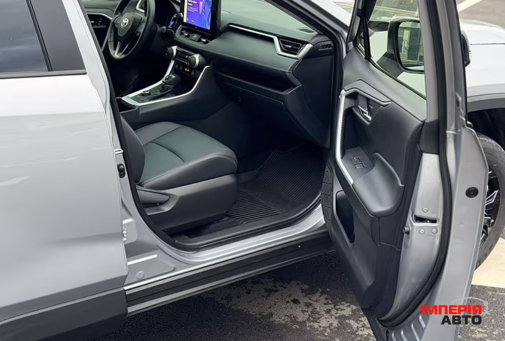 Toyota RAV4 - фото 9