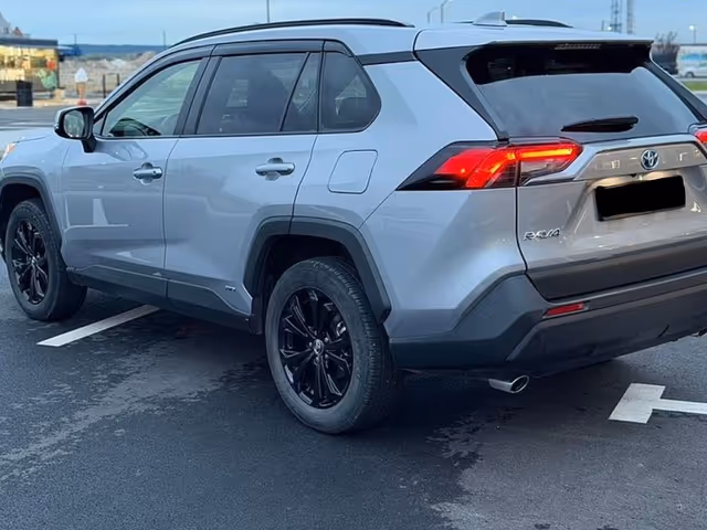 Toyota RAV4 - фото 2