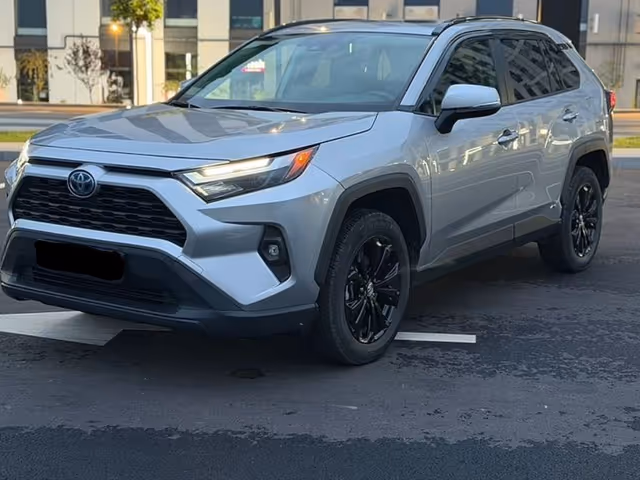 Toyota RAV4 - фото 1