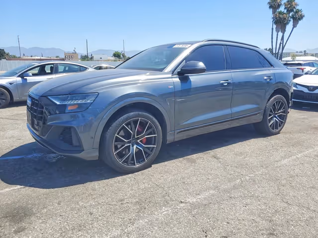 Audi Q8 - фото 1