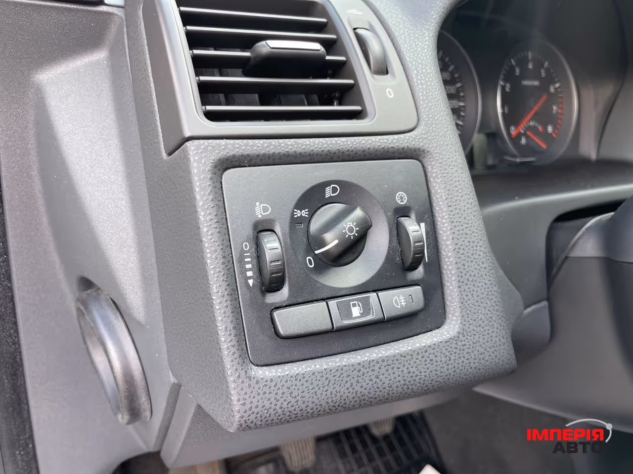 Volvo V50 - фото 15