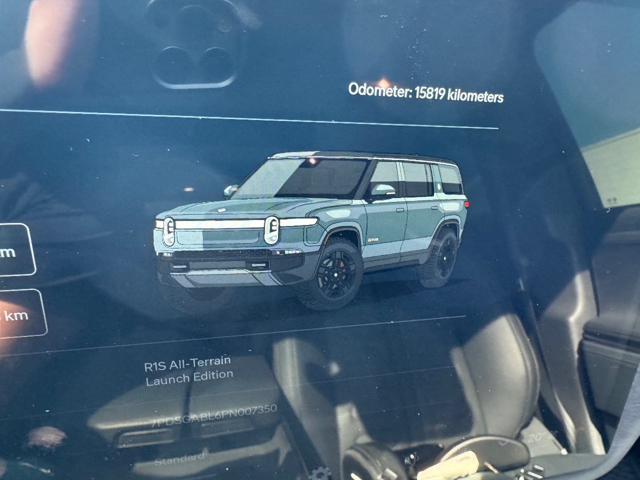 Rivian R1S - фото 35
