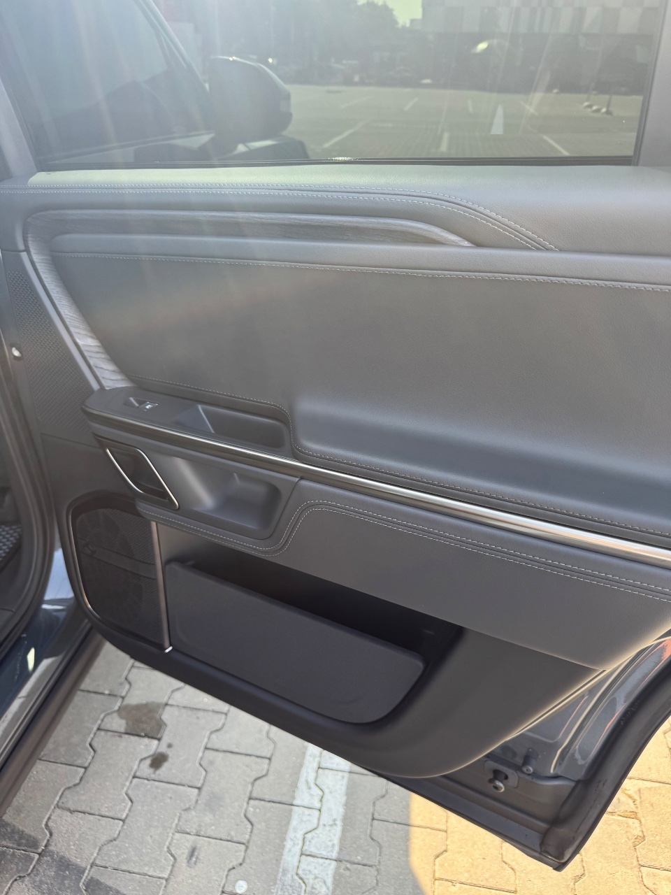 Rivian R1S - фото 30