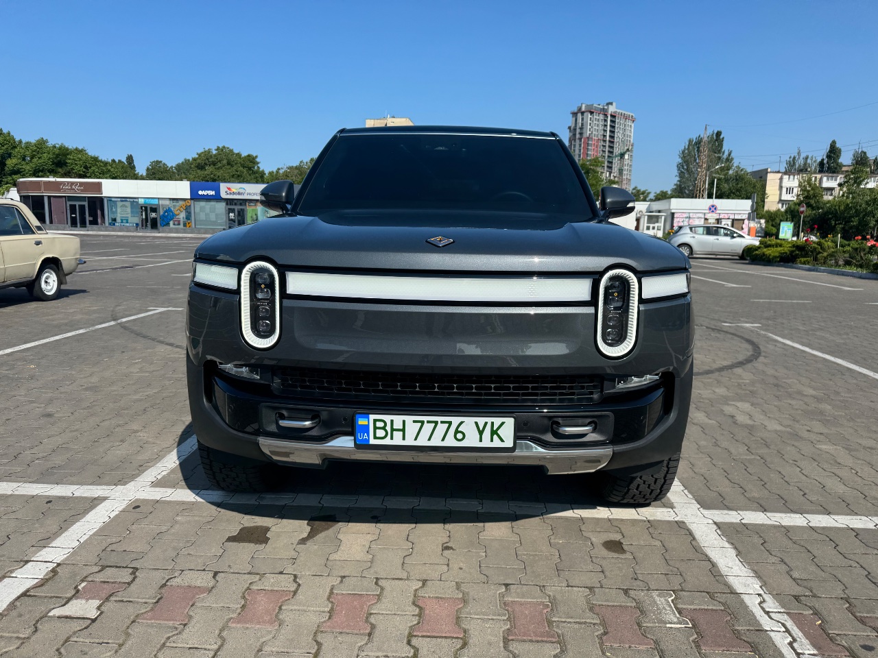 Rivian R1S - фото 33