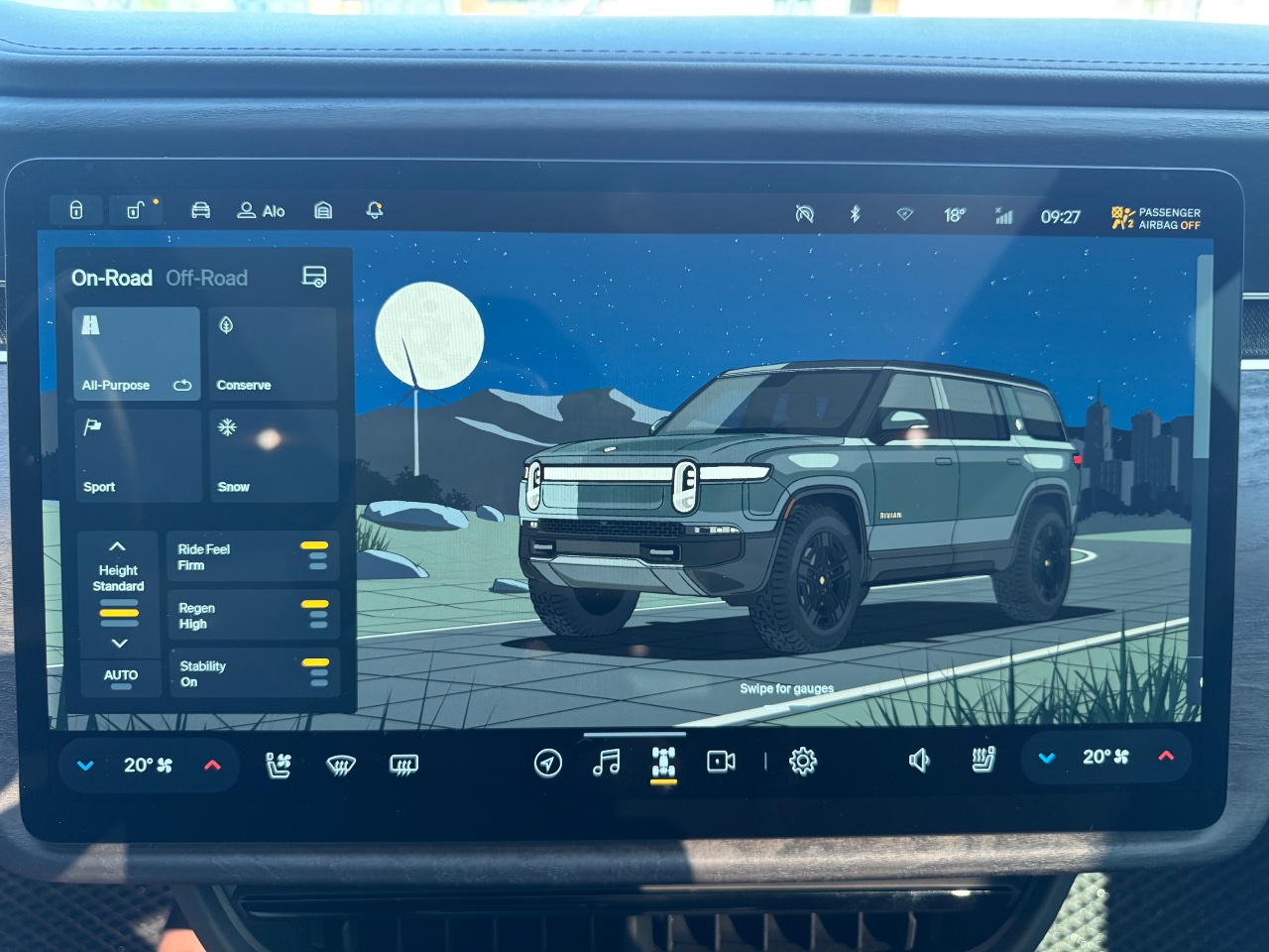 Rivian R1S - фото 36