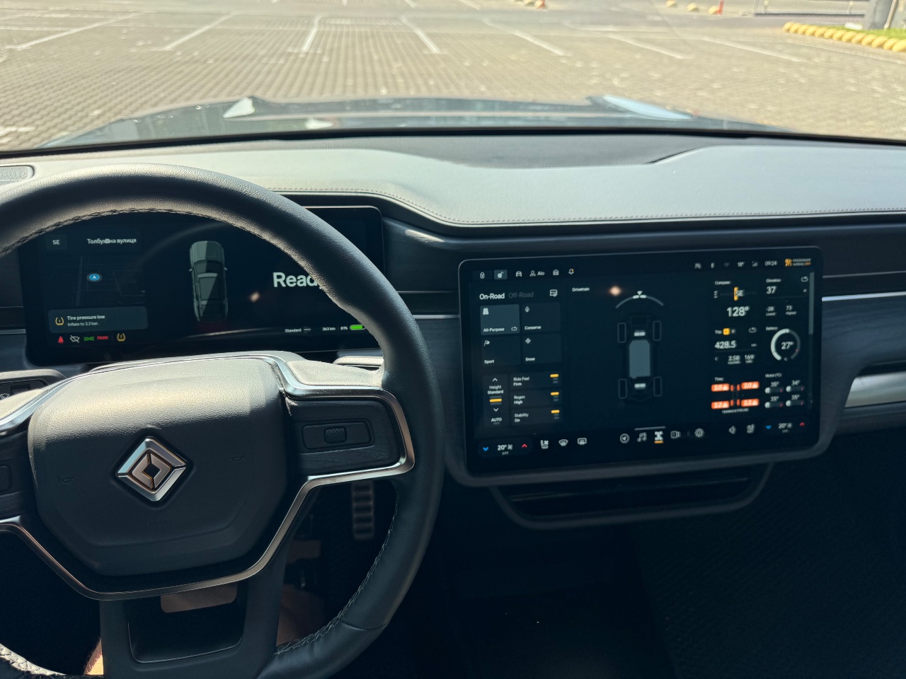 Rivian R1S - фото 13