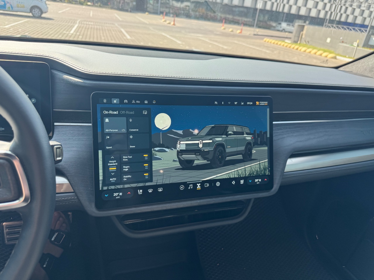 Rivian R1S - фото 10