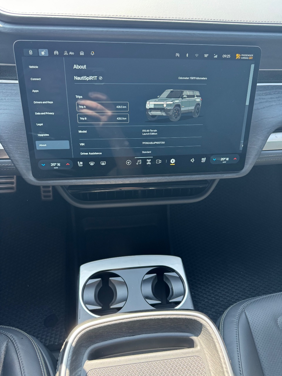 Rivian R1S - фото 21