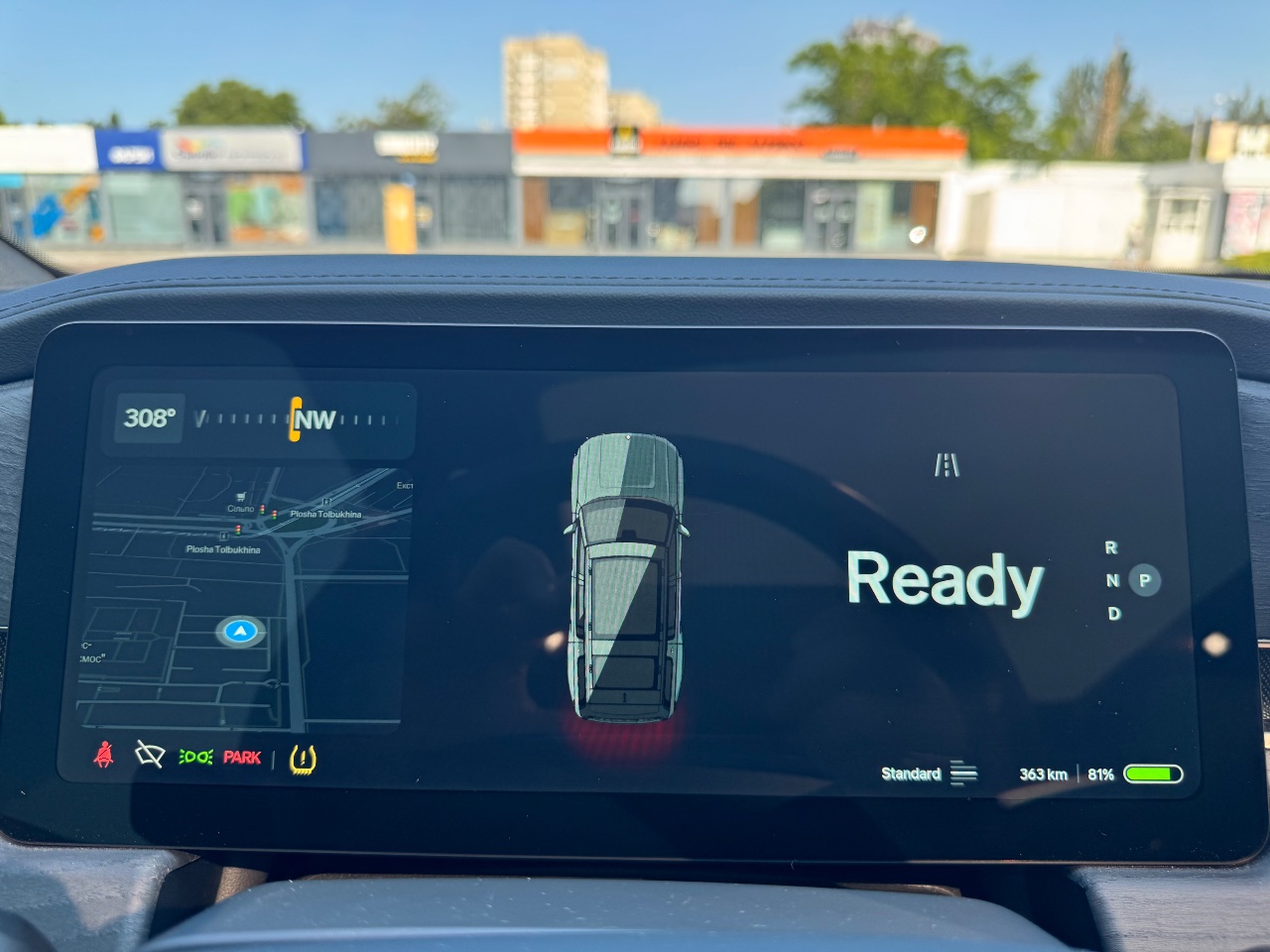 Rivian R1S - фото 7