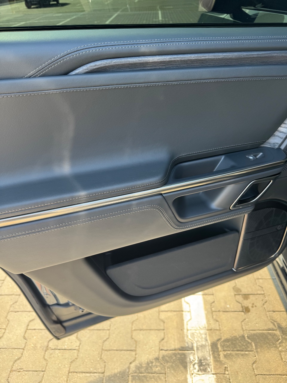 Rivian R1S - фото 23