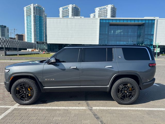 Rivian R1S - фото 5