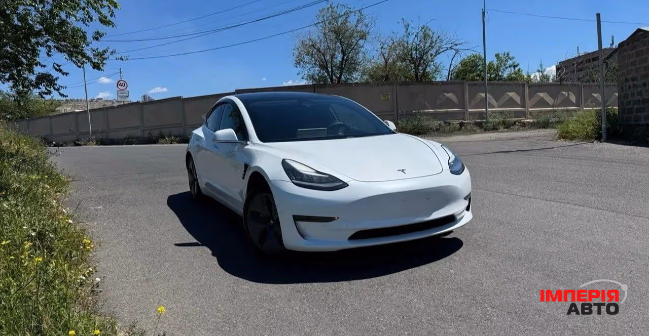 Tesla Model 3 - фото 1
