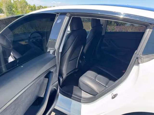 Tesla Model 3 - фото 5