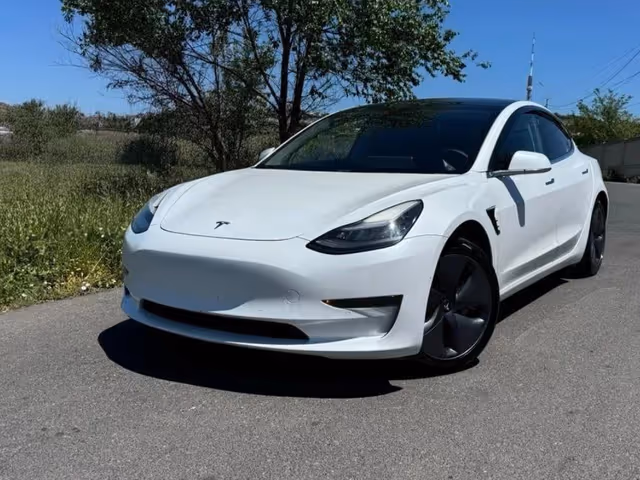 Tesla Model 3 - фото 2