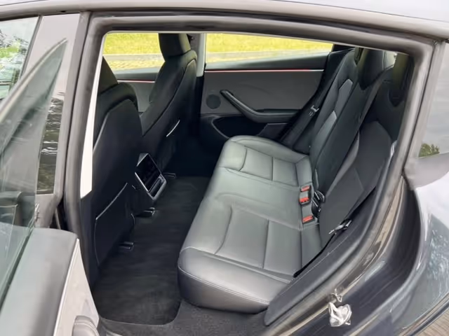 Tesla Model 3 - фото 5