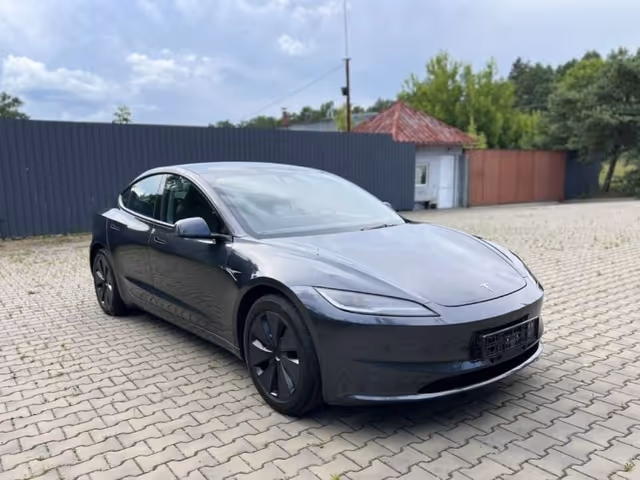 Tesla Model 3 - фото 1