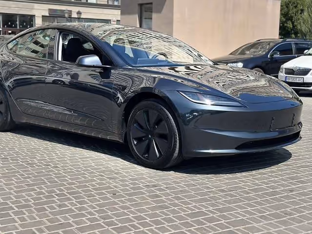 Tesla Model 3 - фото 2