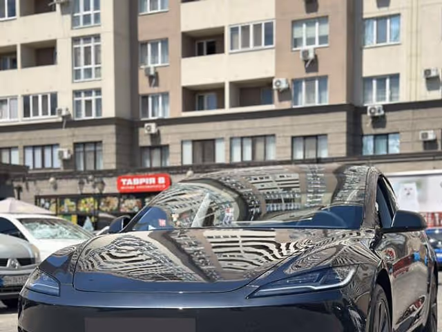 Tesla Model 3 - фото 3