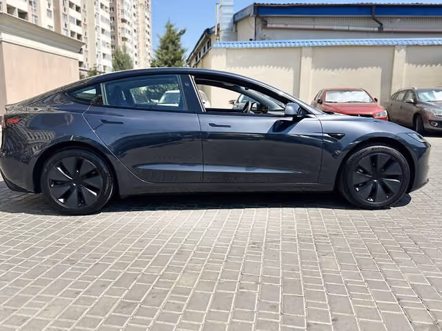 Tesla Model 3 - фото 5