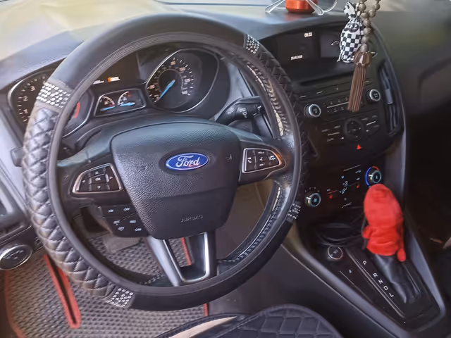 Ford Focus - фото 5