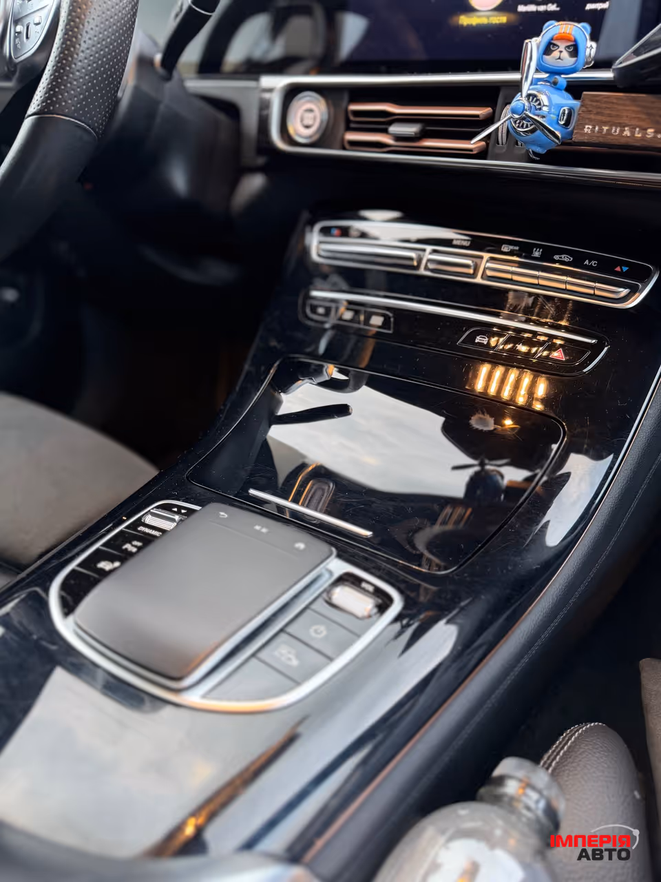 Mercedes-Benz EQC - фото 18