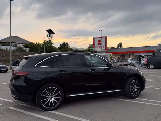 Mercedes-Benz EQC - фото 4