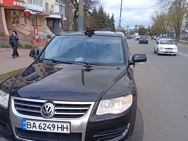 Volkswagen Touareg - фото 1