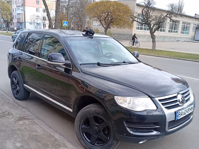 Volkswagen Touareg - фото 2
