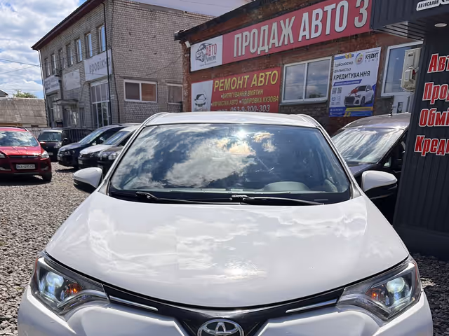 Toyota RAV4 - фото 4